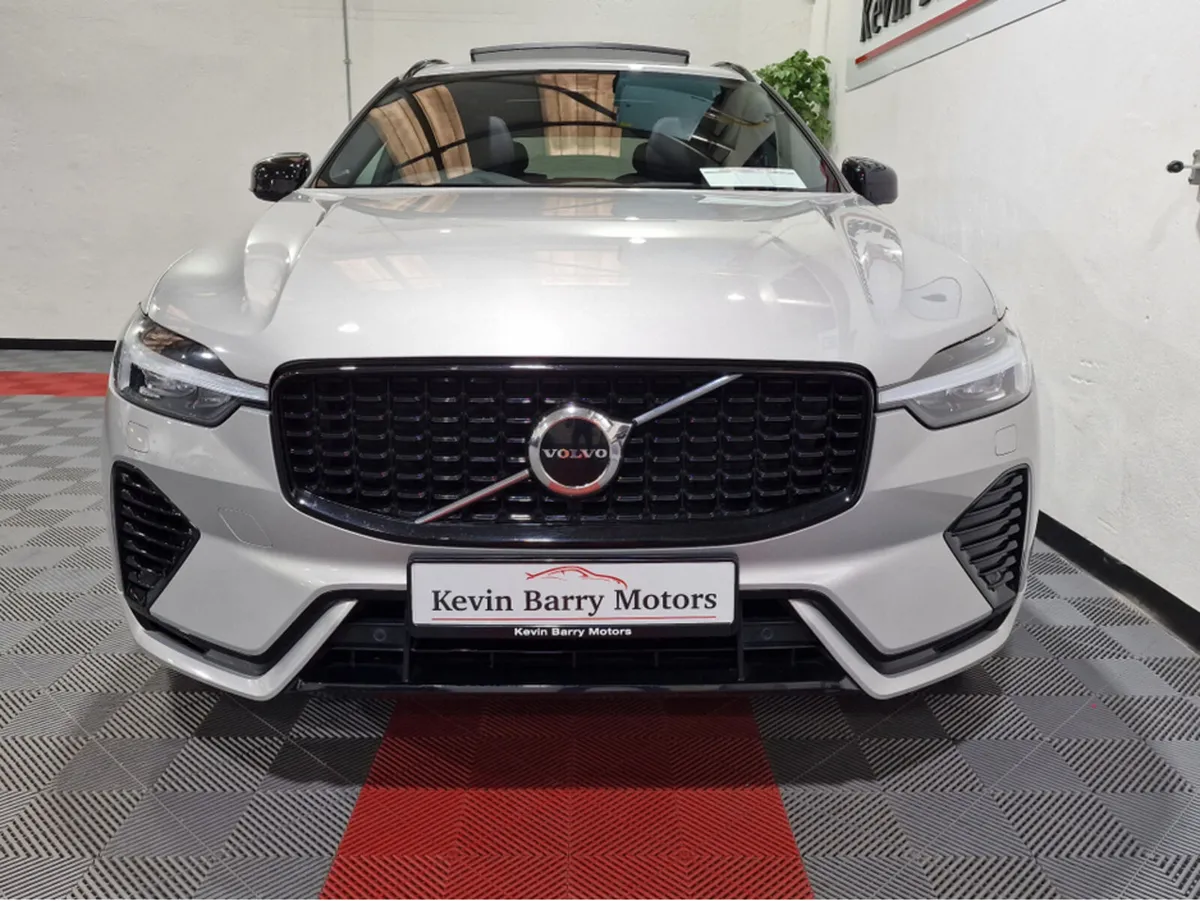 Volvo XC60 T6 R-DESIGN AWD (18.8KWH BATTERY) AUTOM - Image 3