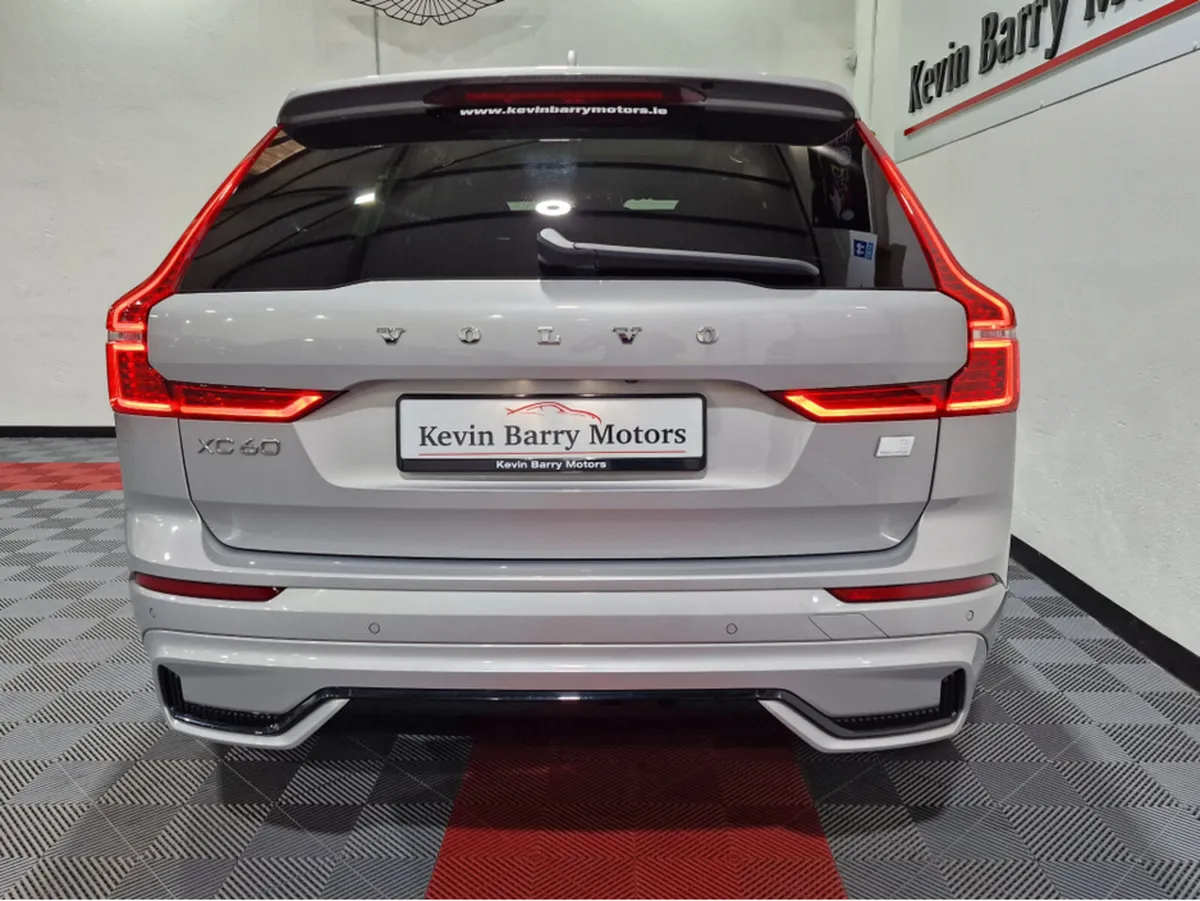Volvo XC60 T6 R-DESIGN AWD (18.8KWH BATTERY) AUTOM - Image 4