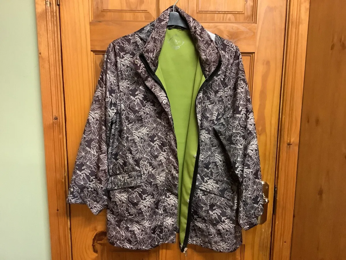 Jacket size 22/24 - Image 1