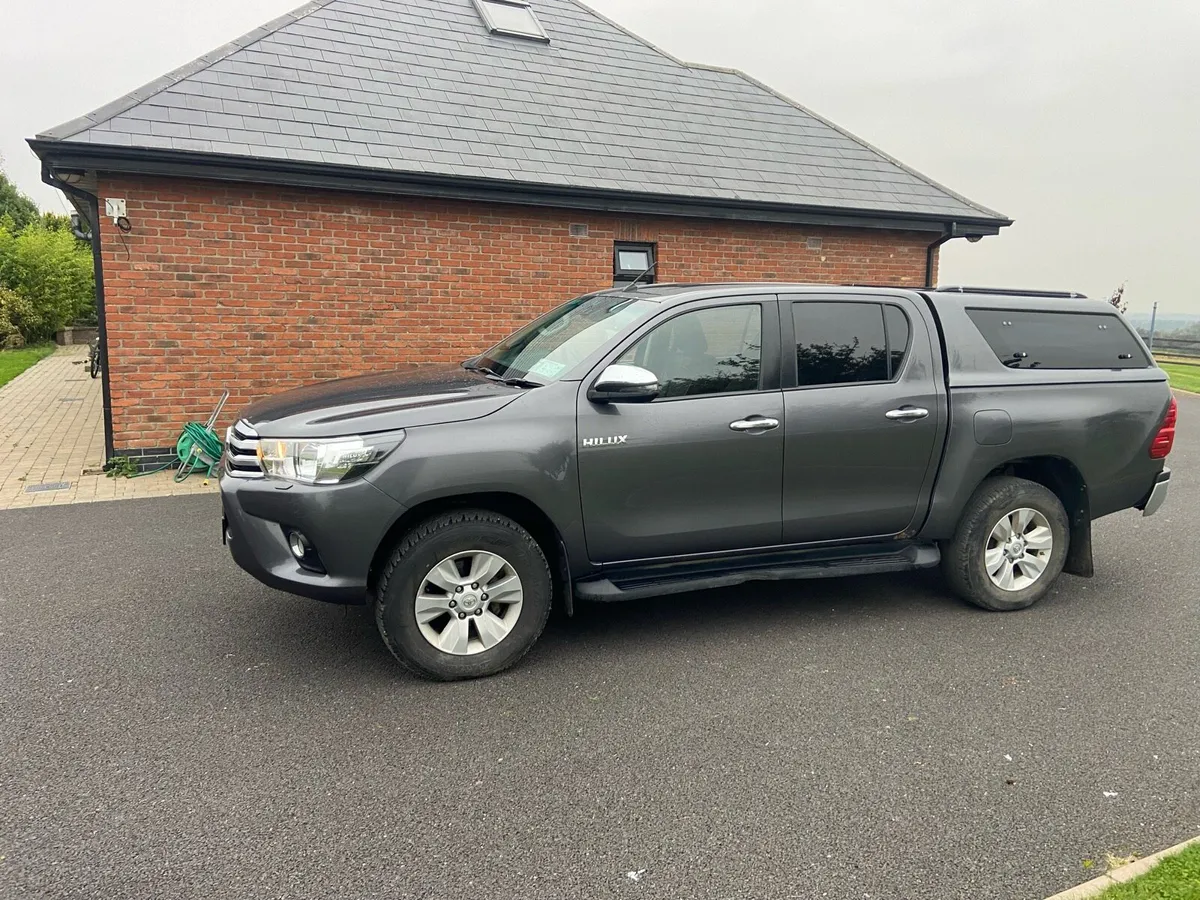 Toyota Hilux 2018 - Image 2