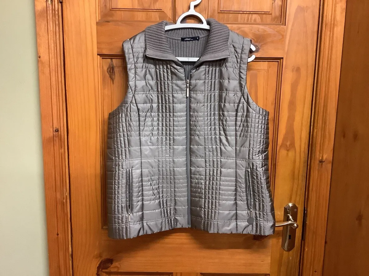 Sleeveless jacket size 18 - Image 1