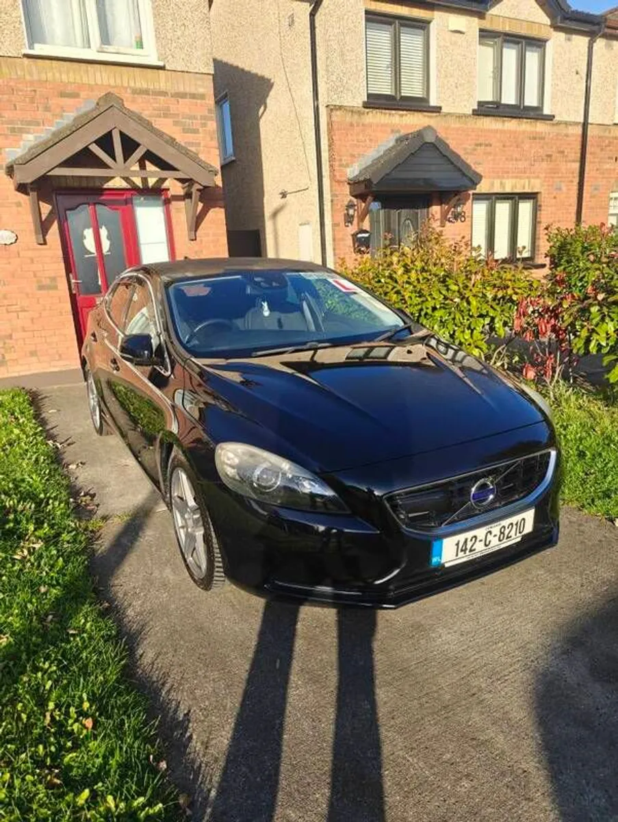 2014 Volvo V40- T4 - Image 1