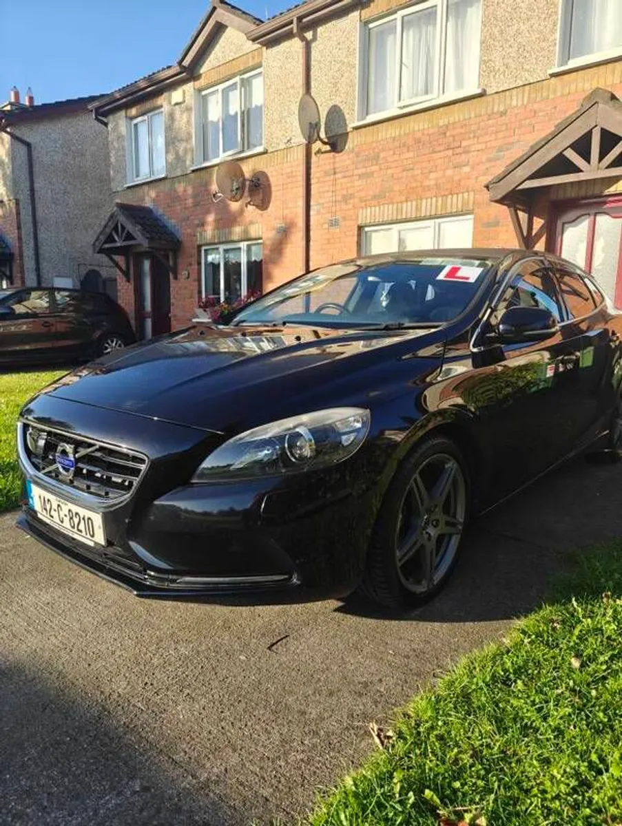 2014 Volvo V40- T4 - Image 2
