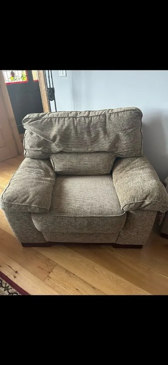 3 Piece Suite Mint condition - Image 2