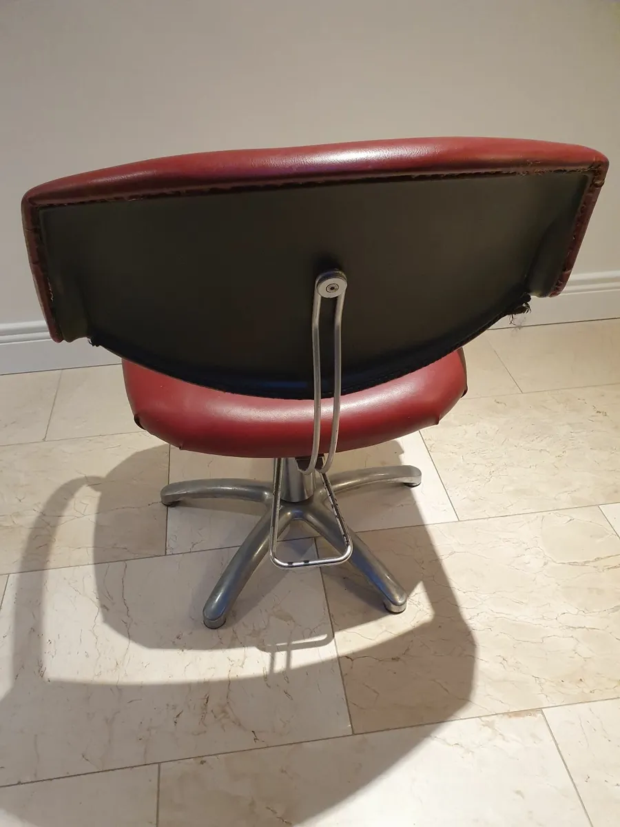 Hair salon styling chairs × 2 - Image 4