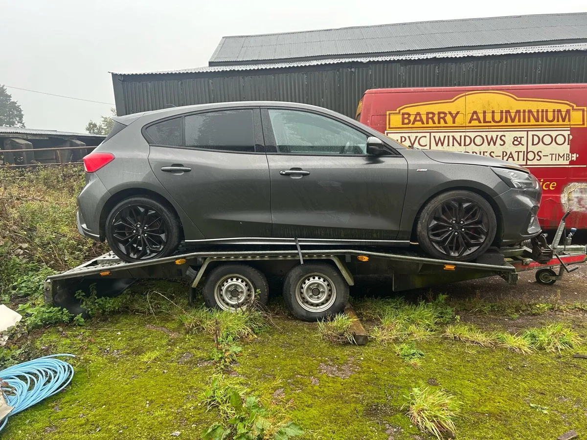 2018 Ford Focus St-Line X - Image 3