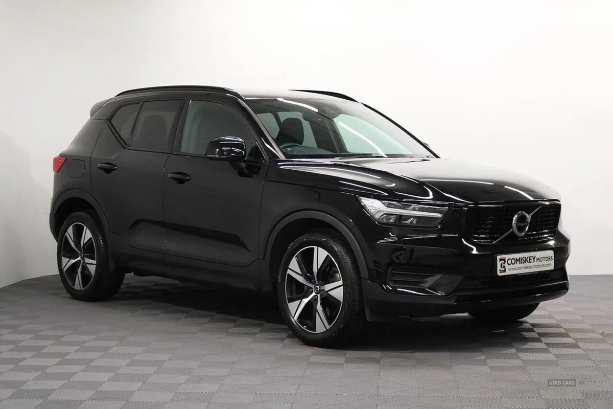 Volvo XC40 h T4 R-design - Image 1