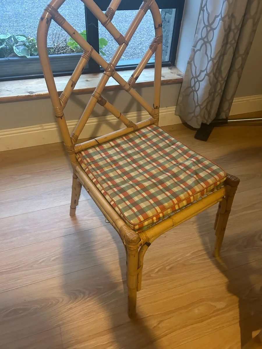 Table and 4 chairs - Image 2