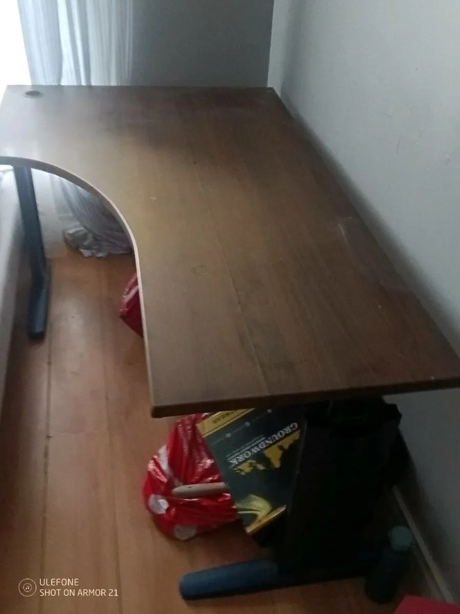 L shaped Desk - Image 1