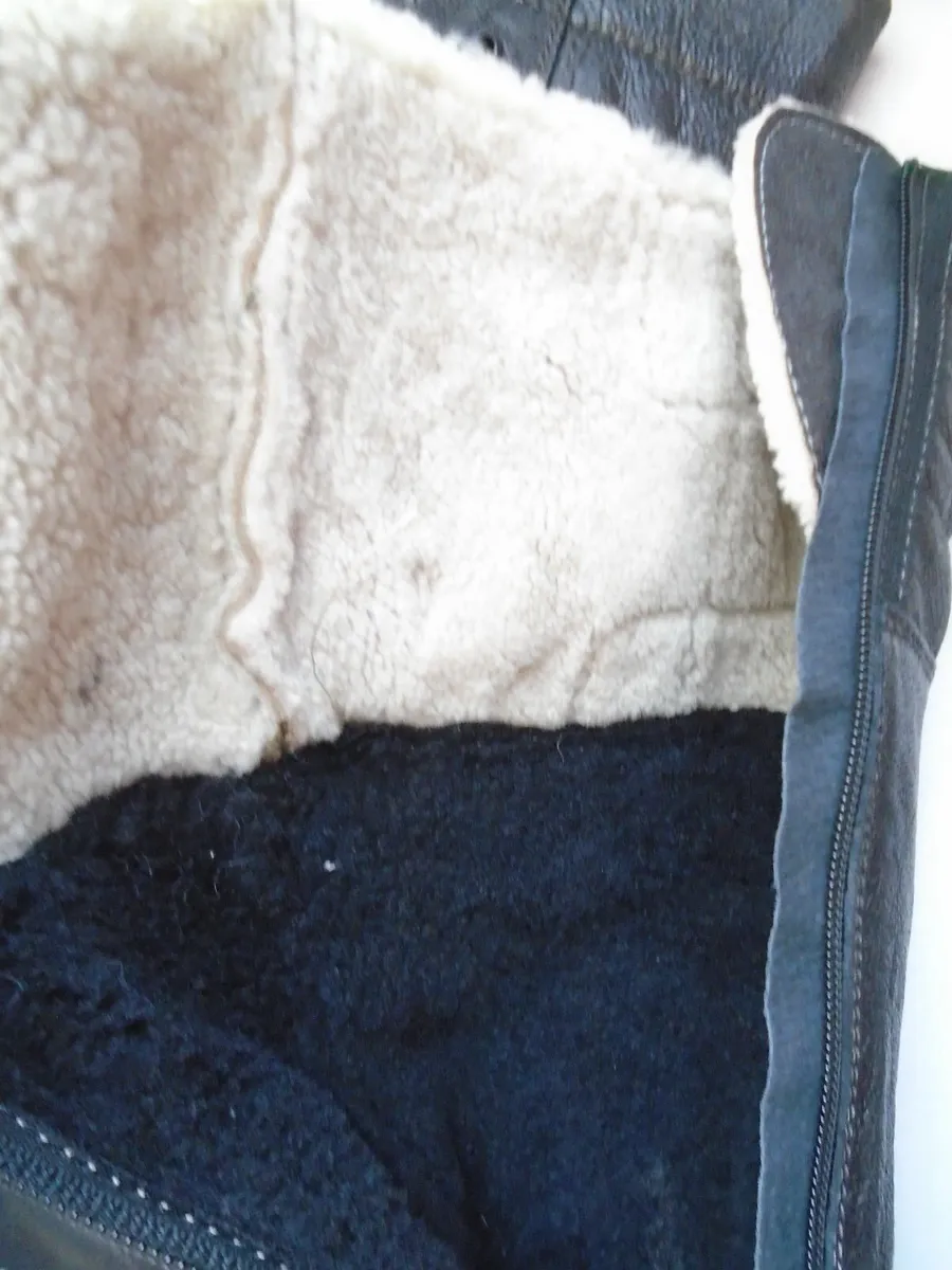 Ladies high boots, size 6 Sheepskin - Image 2
