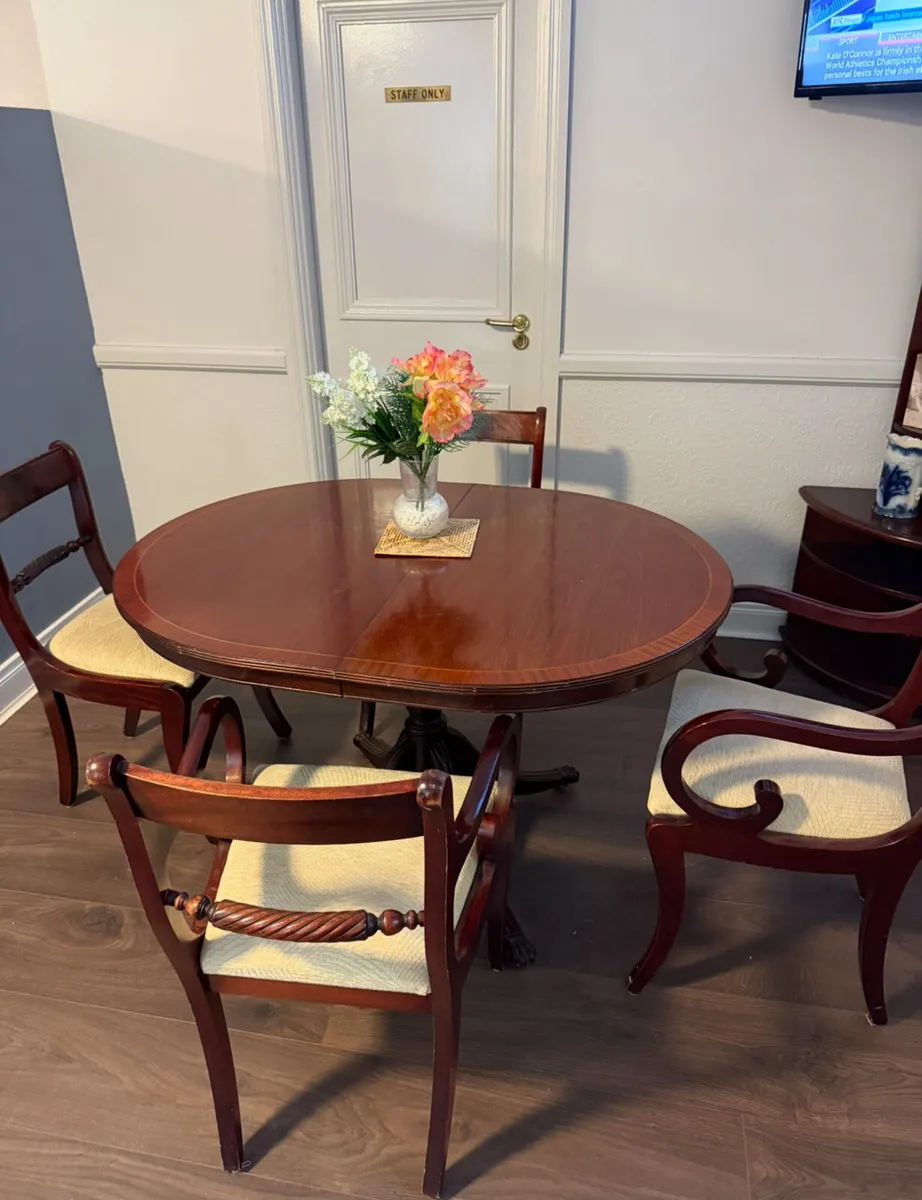 Dining room table and chairs - Image 1