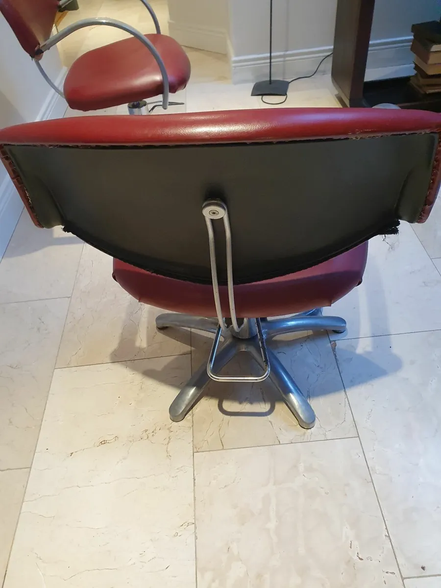 Hair salon chairs × 2 - Image 4