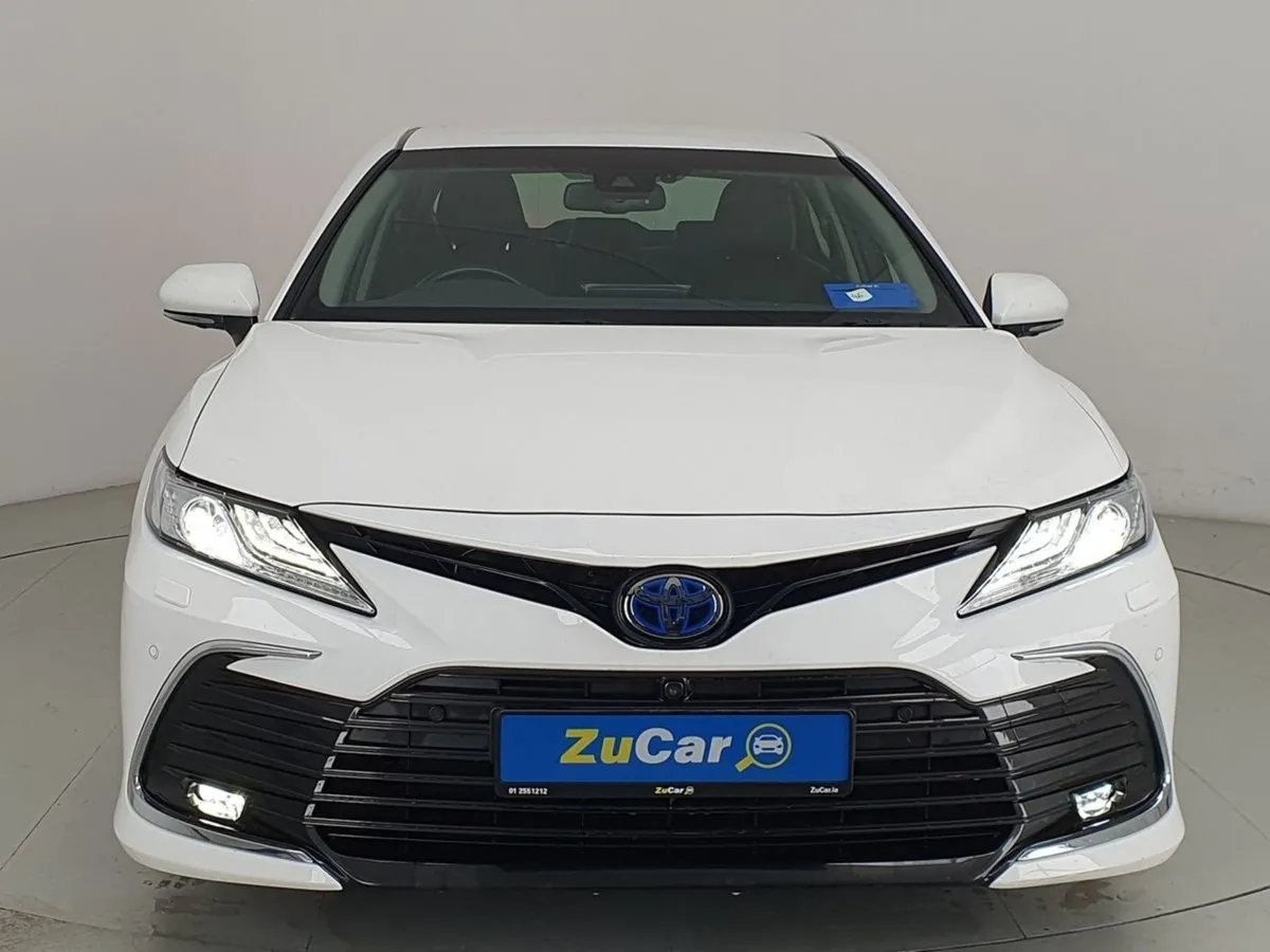 Toyota Camry 2.5 Hybrid Platinum Edition - Image 3