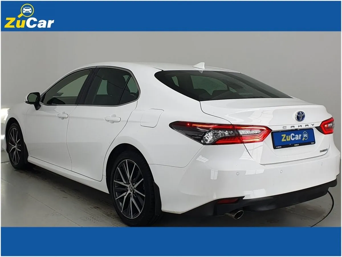 Toyota Camry 2.5 Hybrid Platinum Edition - Image 4