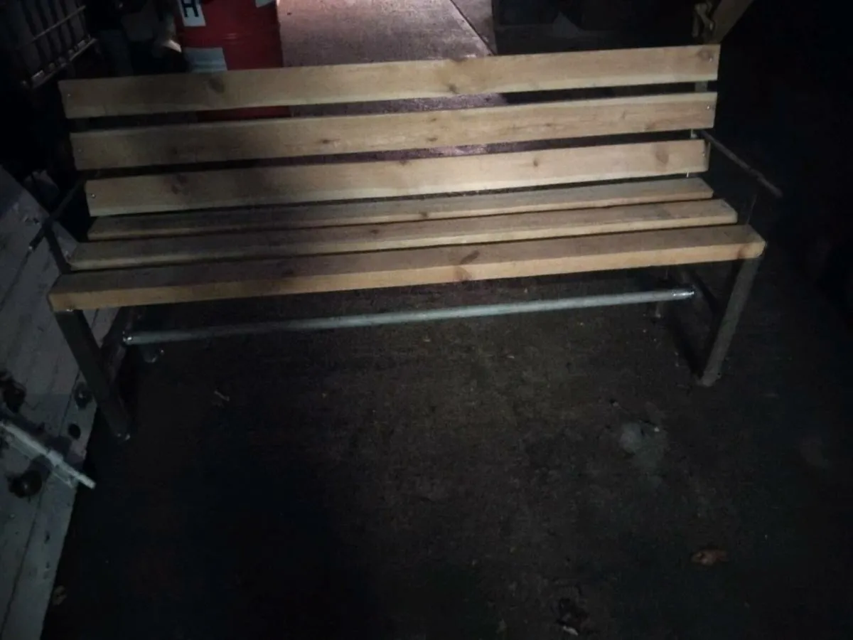 BENCH - Image 1