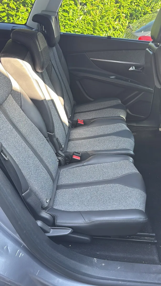 Peugeot 5008 2017 - Image 2