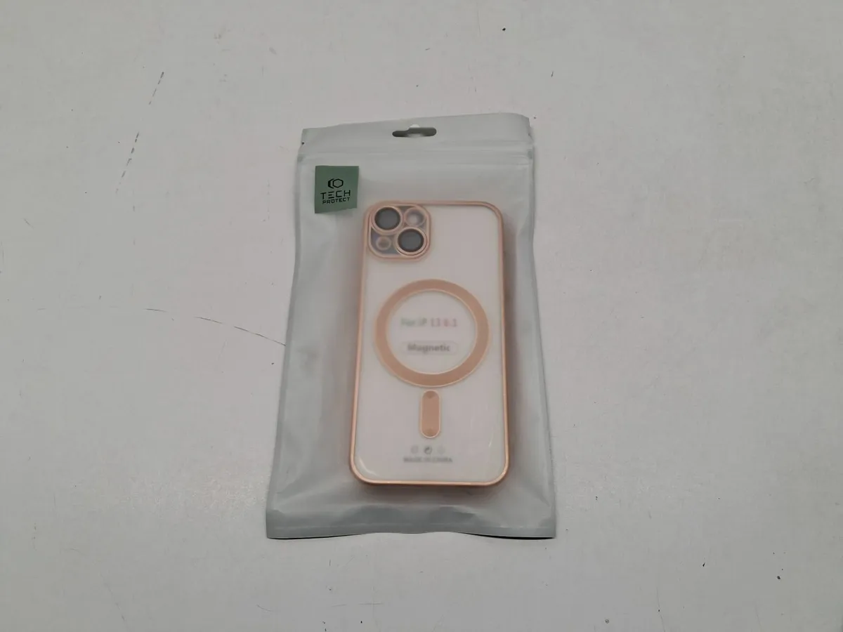 Online Auction Of An iPhone 13 Cases - Image 3