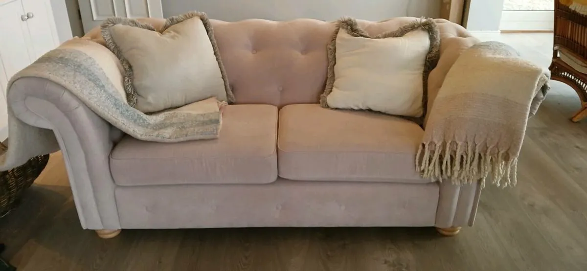 Chesterfield style Sofas mint condition - Image 4