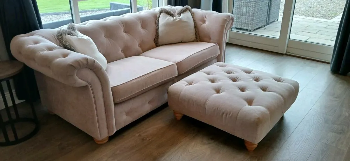 Chesterfield style Sofas mint condition - Image 2