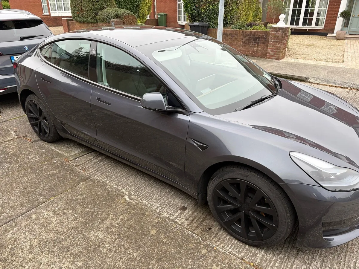 Tesla Model 3 - Image 2