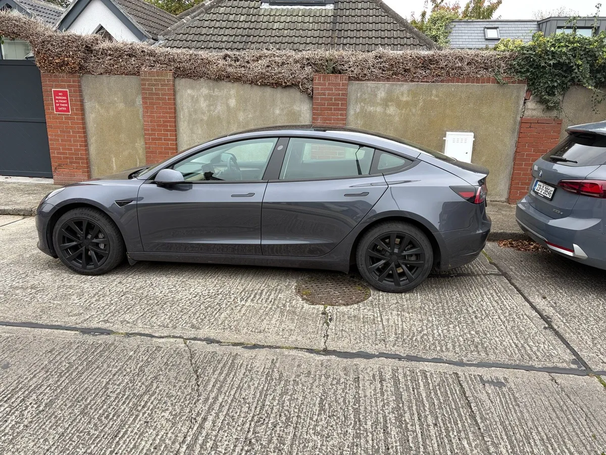 Tesla Model 3 - Image 4