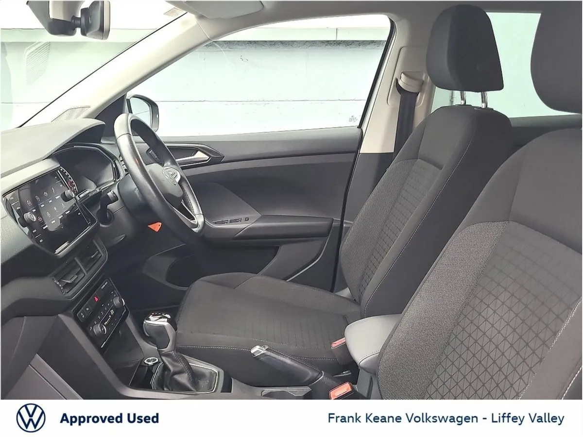 Volkswagen T-Cross Life Auto 1.0 TSI 110HP  parki - Image 4