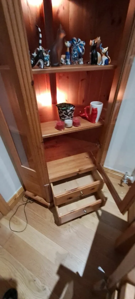 FREE Corner display cabinet - Image 3