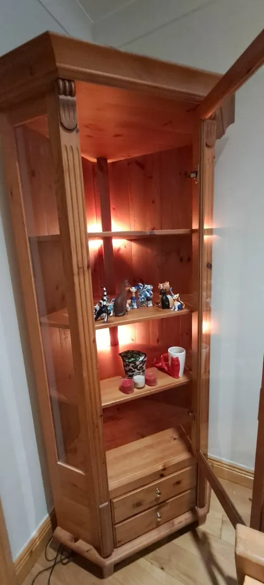 FREE Corner display cabinet - Image 4