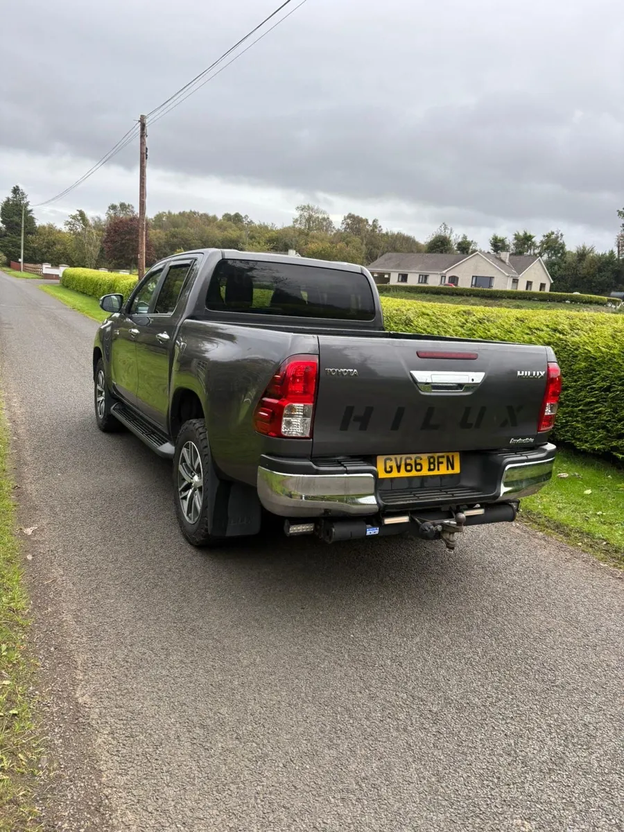Toyota Hilux 2016 - Image 3