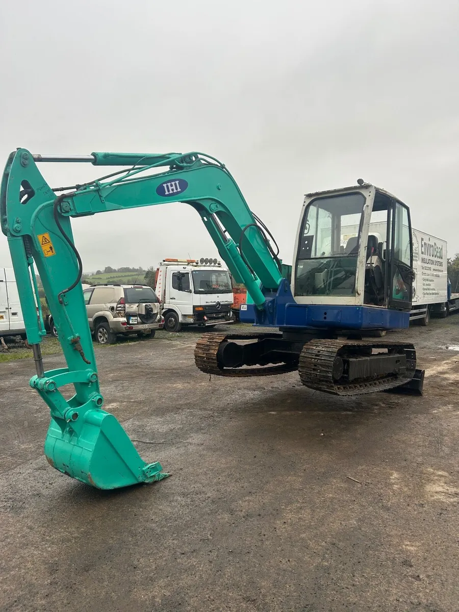 6 ton digger - Image 1