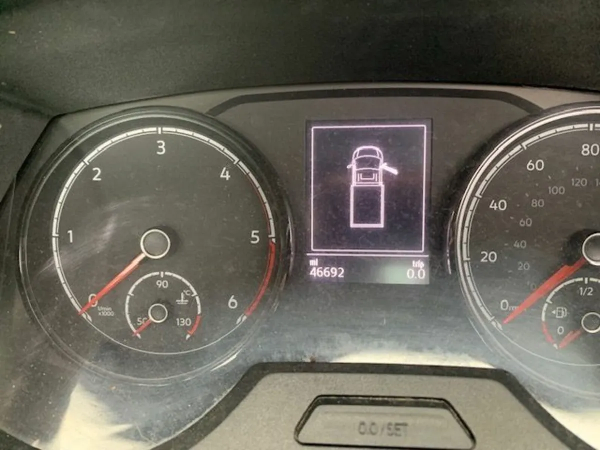 Volkswagen Transporter 2022 - Image 2