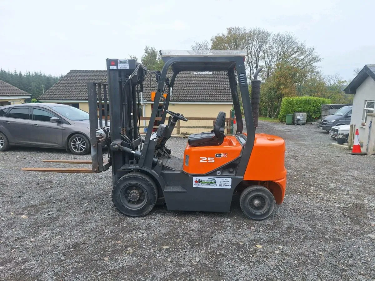 Doosan forklift - Image 1