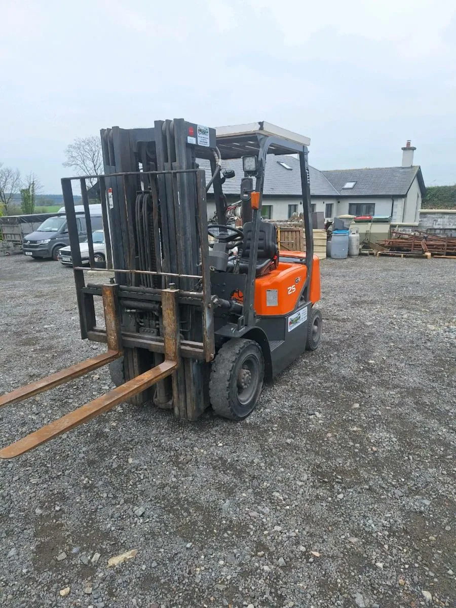 Doosan forklift - Image 2