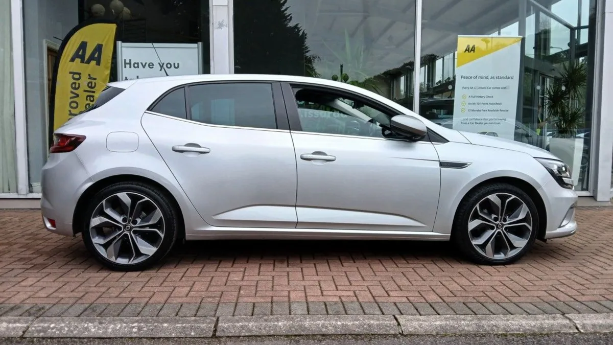 Renault Megane 1.3tce 140 GT - Line  Silver Met - Image 3