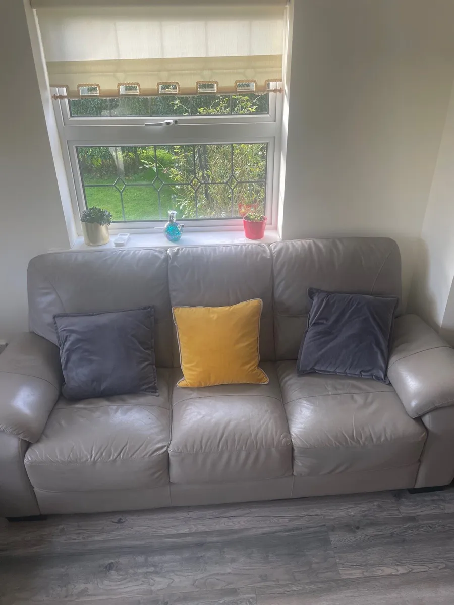 Sofa - Image 4