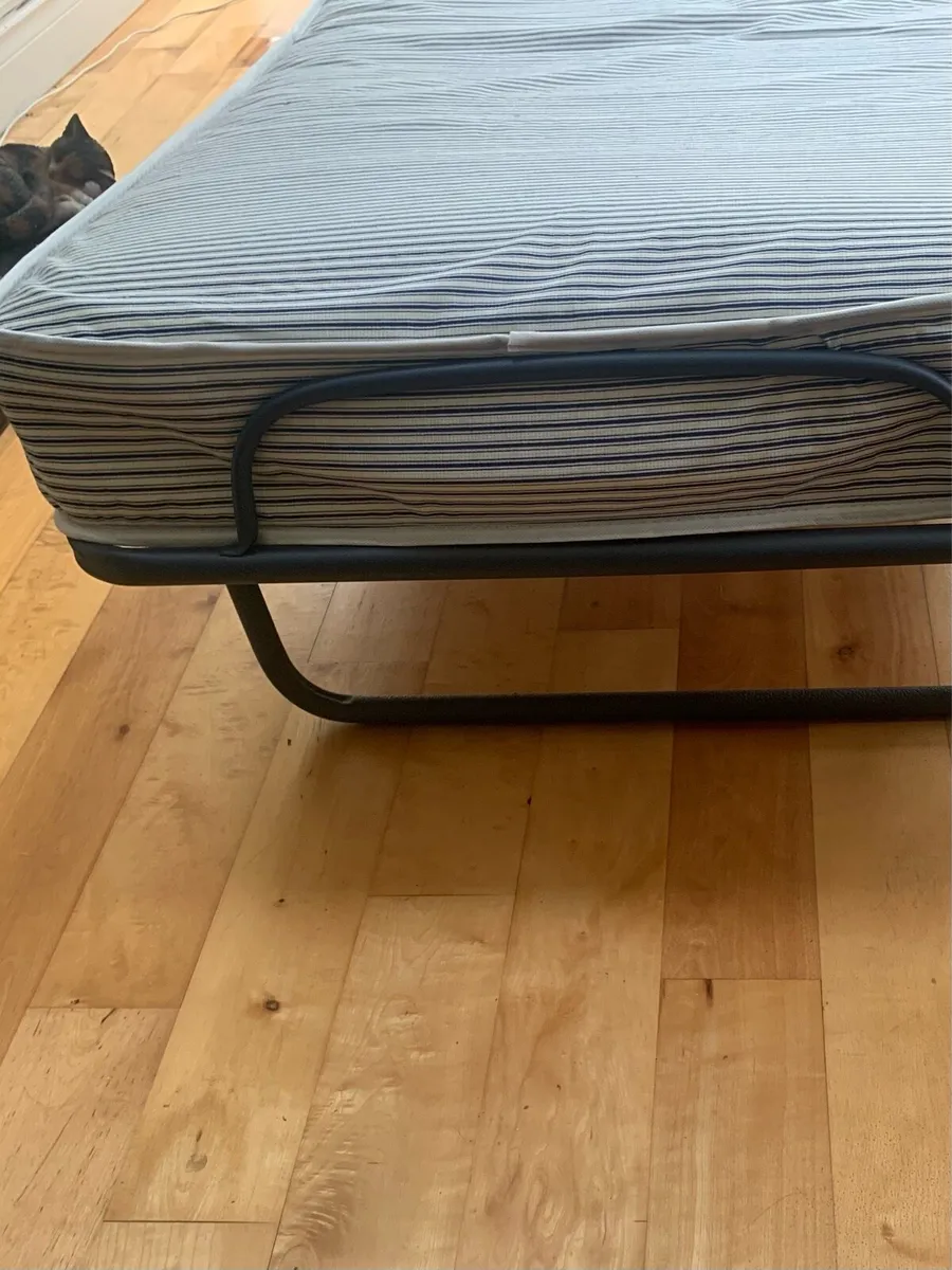 Fold up single bed - Image 2