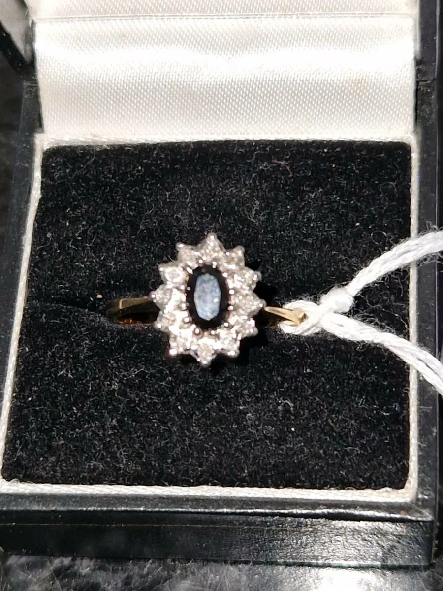 9ct gold sapphire & diamond ring - Image 1