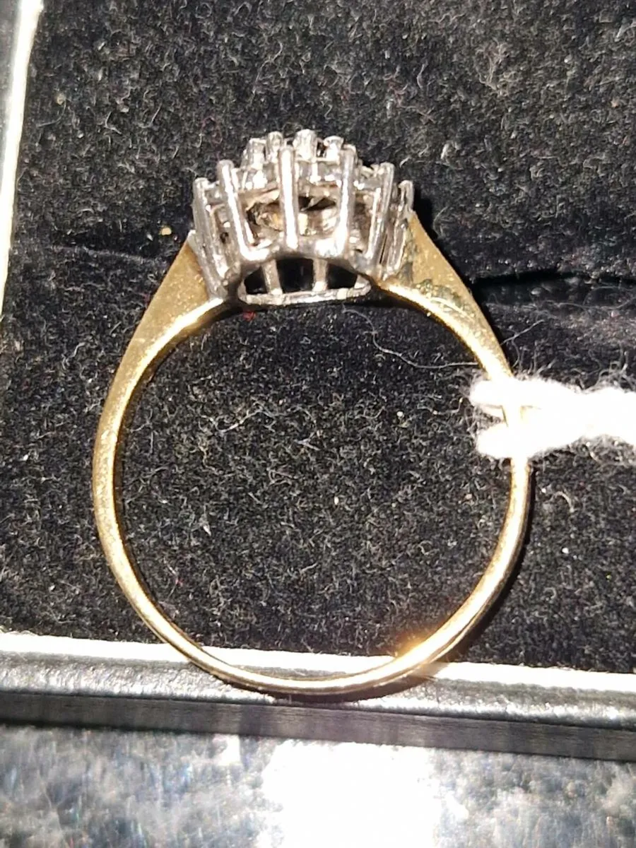 9ct gold sapphire & diamond ring - Image 2