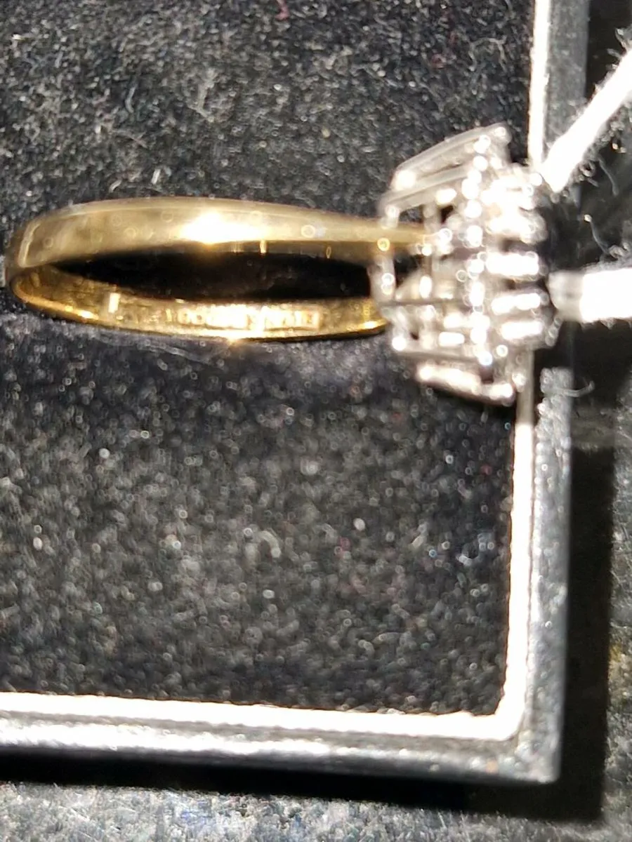 9ct gold sapphire & diamond ring - Image 3