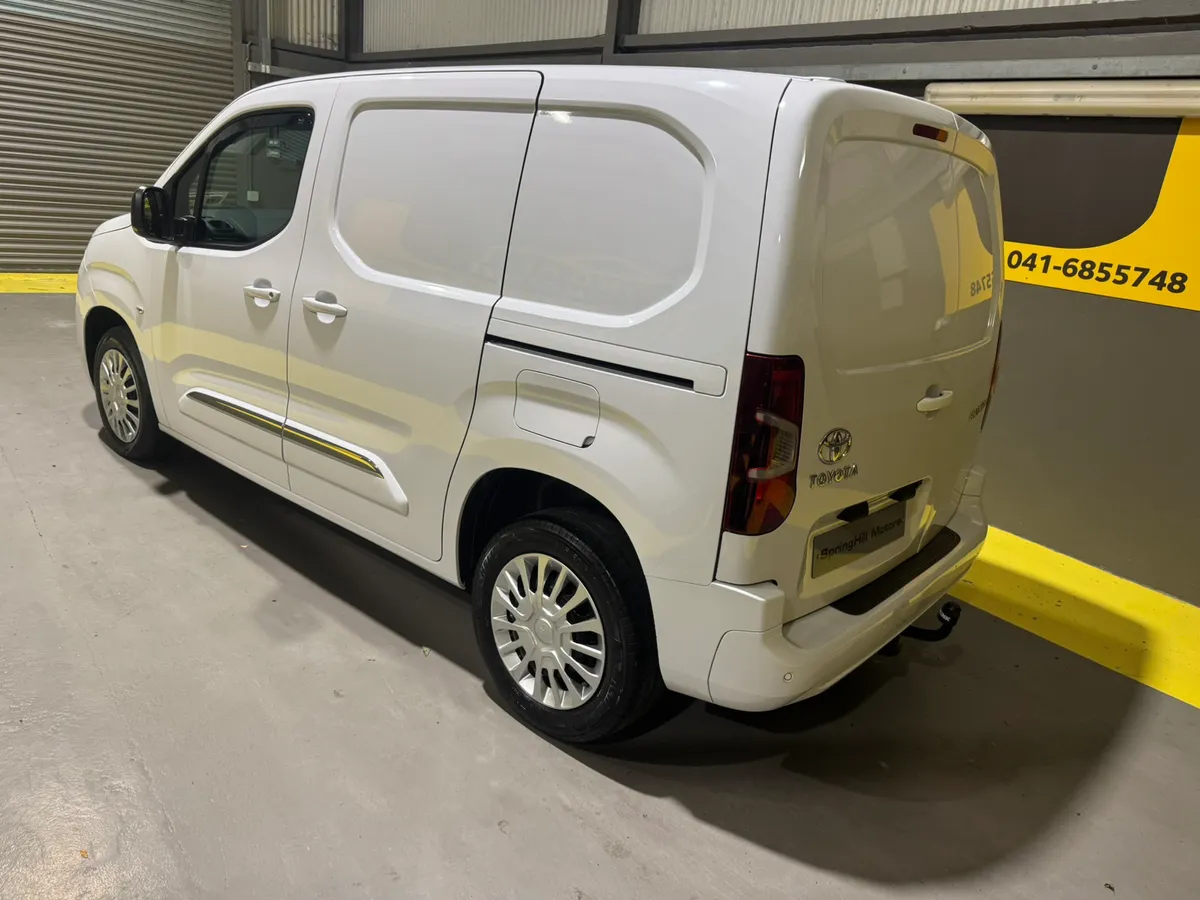 2024 Toyota Proace City 1.5D 1000KG NO VAT 3 SEATS - Image 3