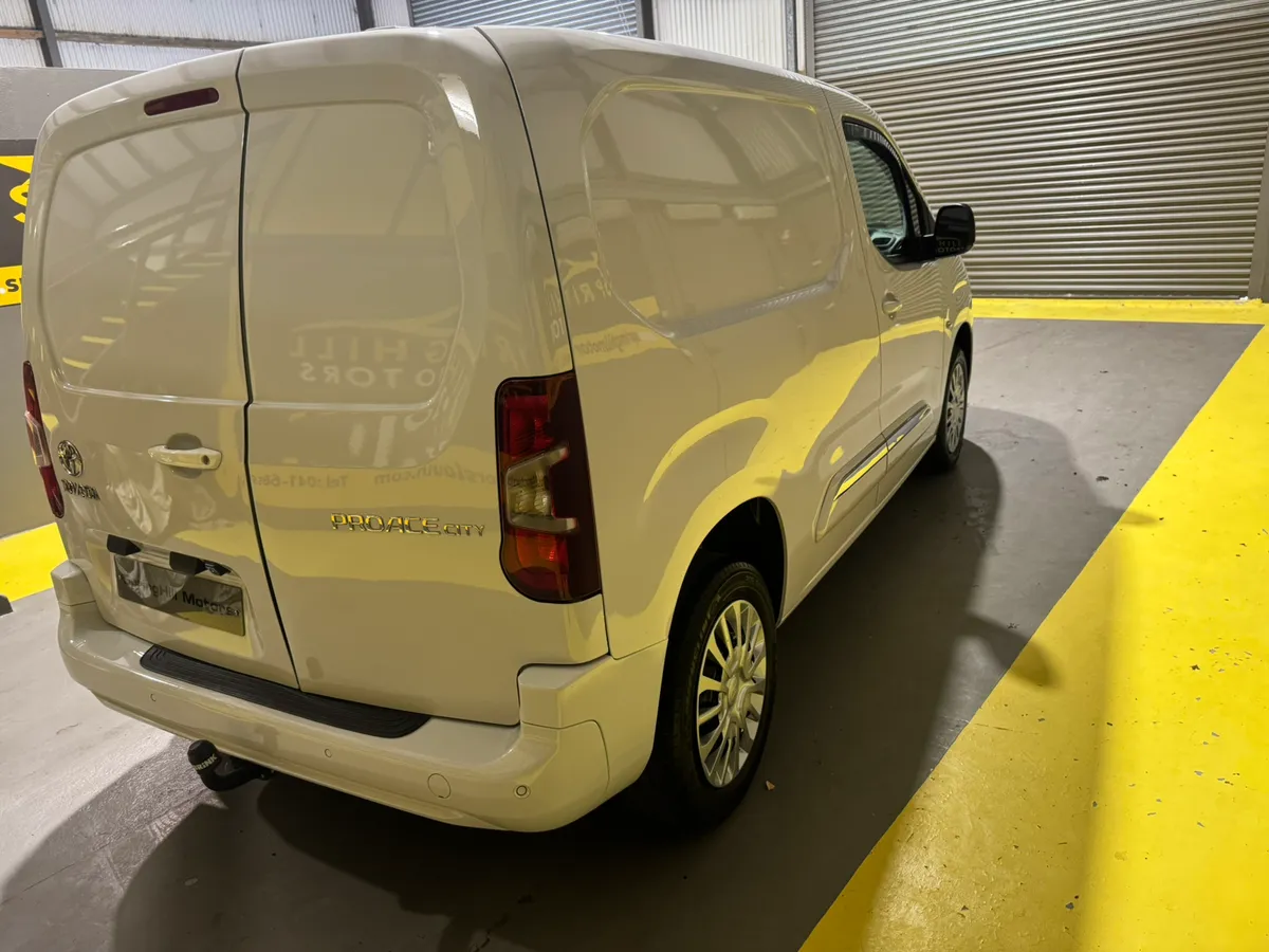 2024 Toyota Proace City 1.5D 1000KG NO VAT 3 SEATS - Image 4