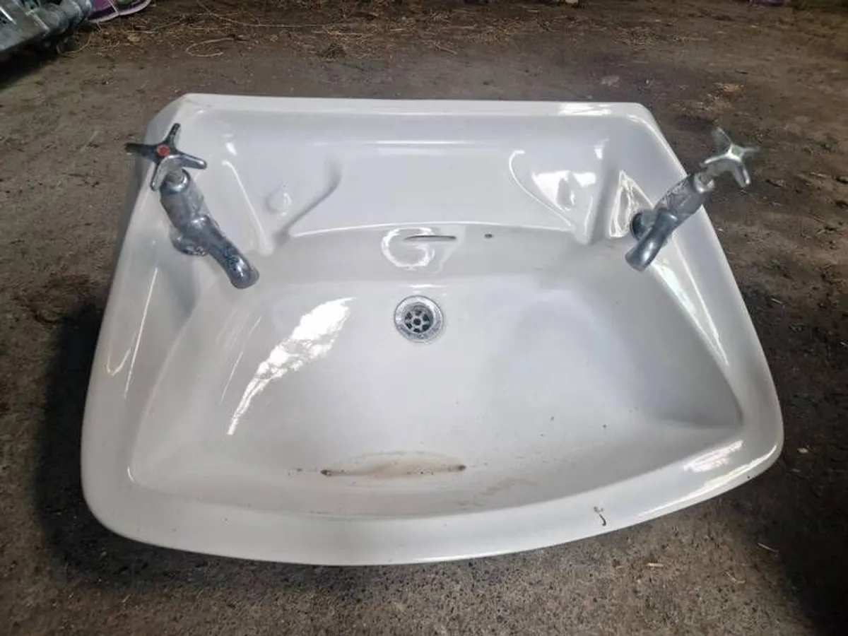 bathroom handbasin - Image 1