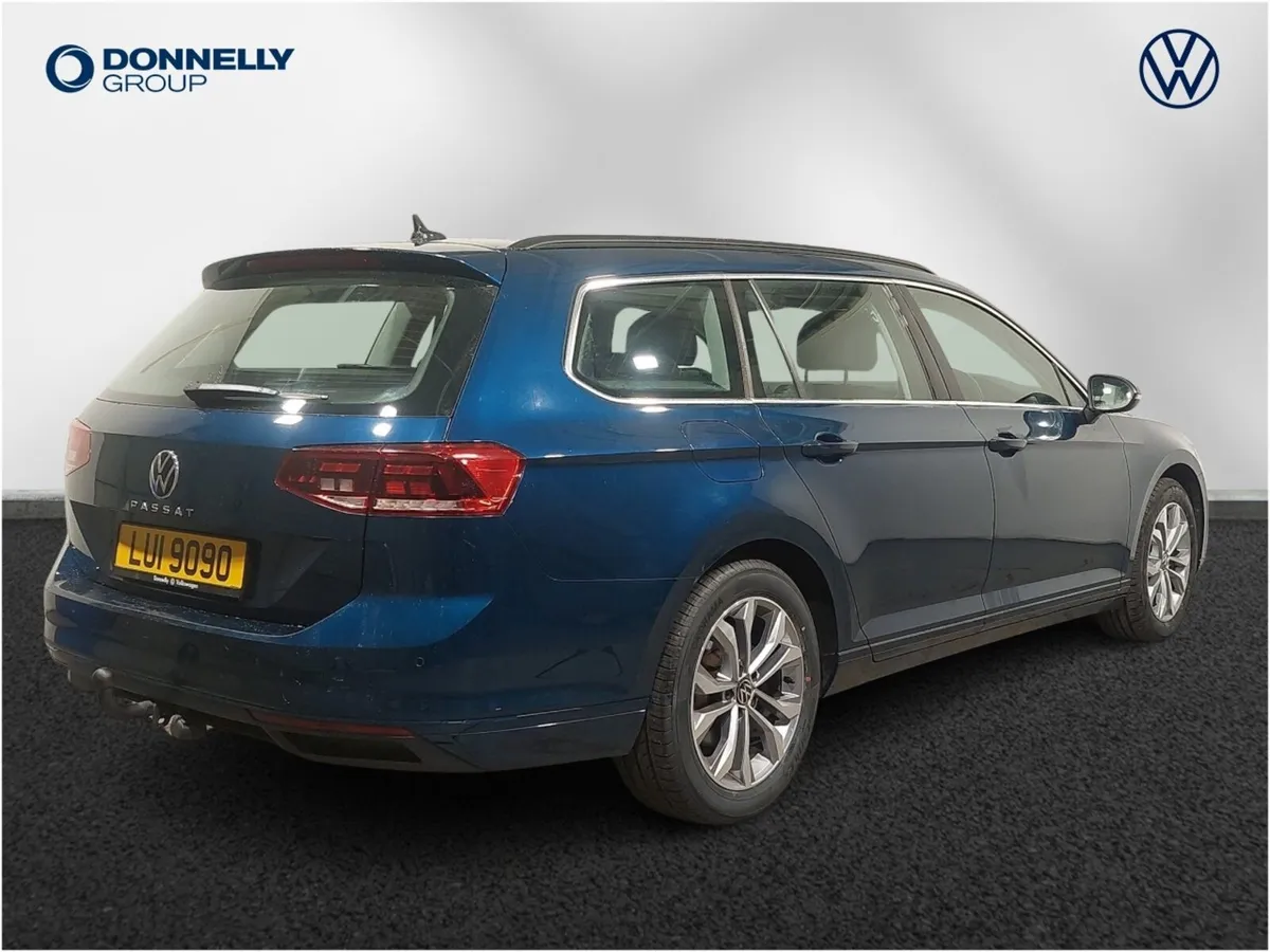 Volkswagen Passat Estate SE Nav - Image 3