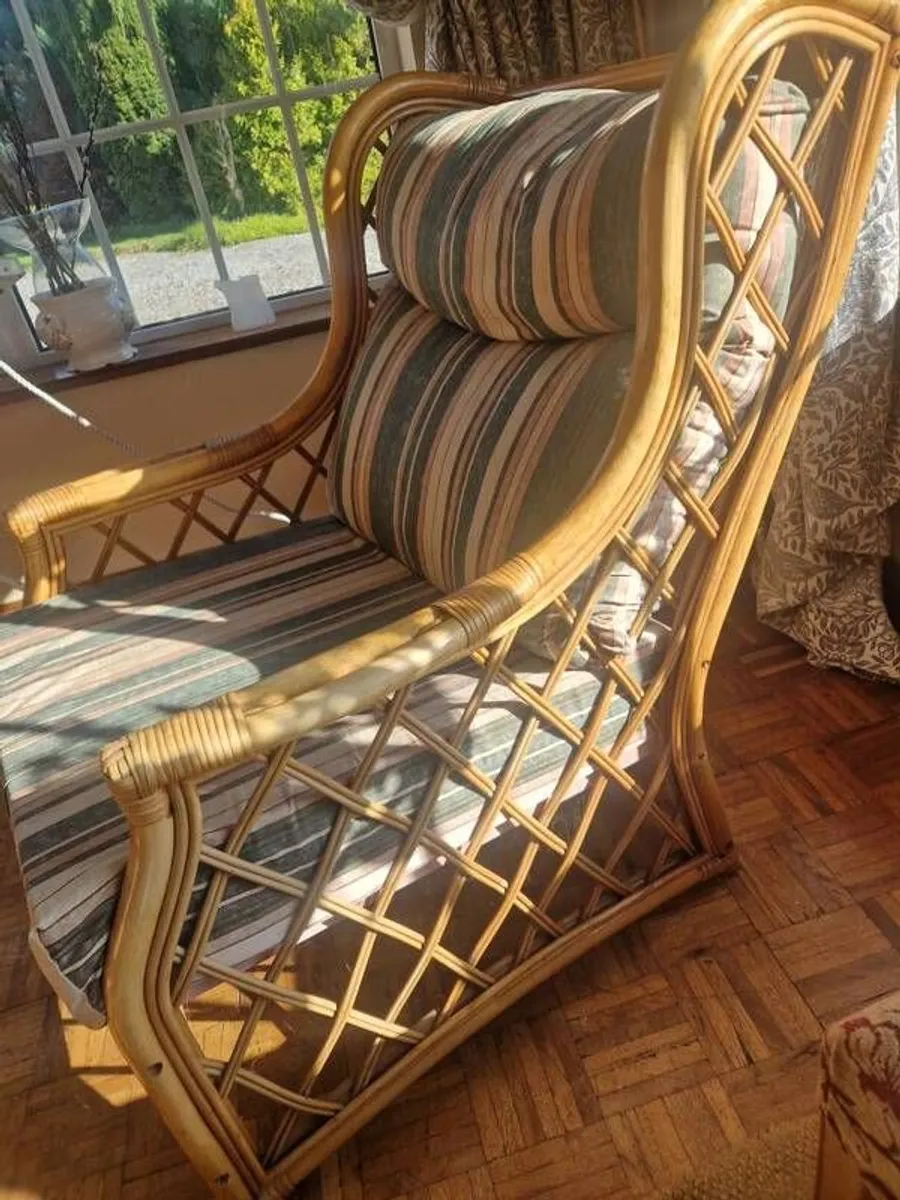 wicker armchair and table - Image 2