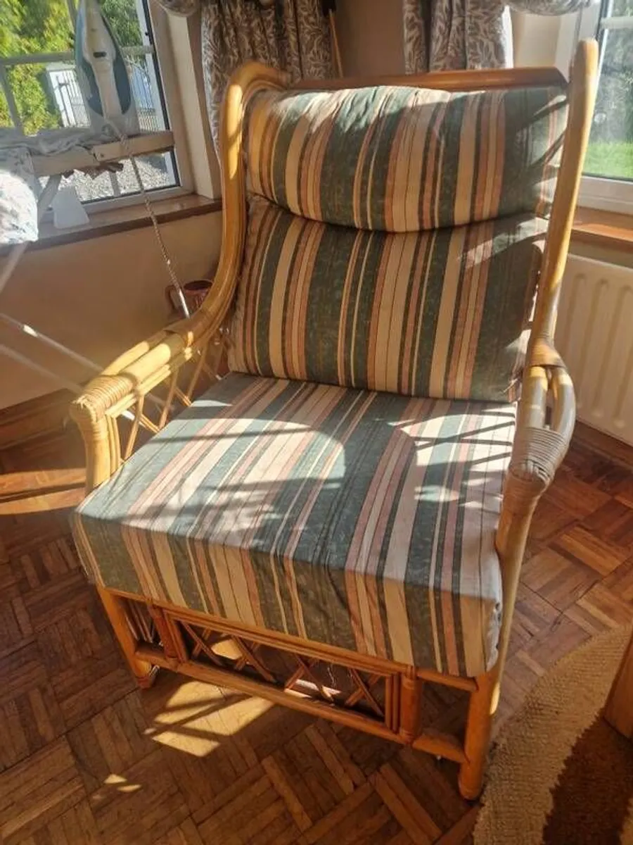 wicker armchair and table - Image 3