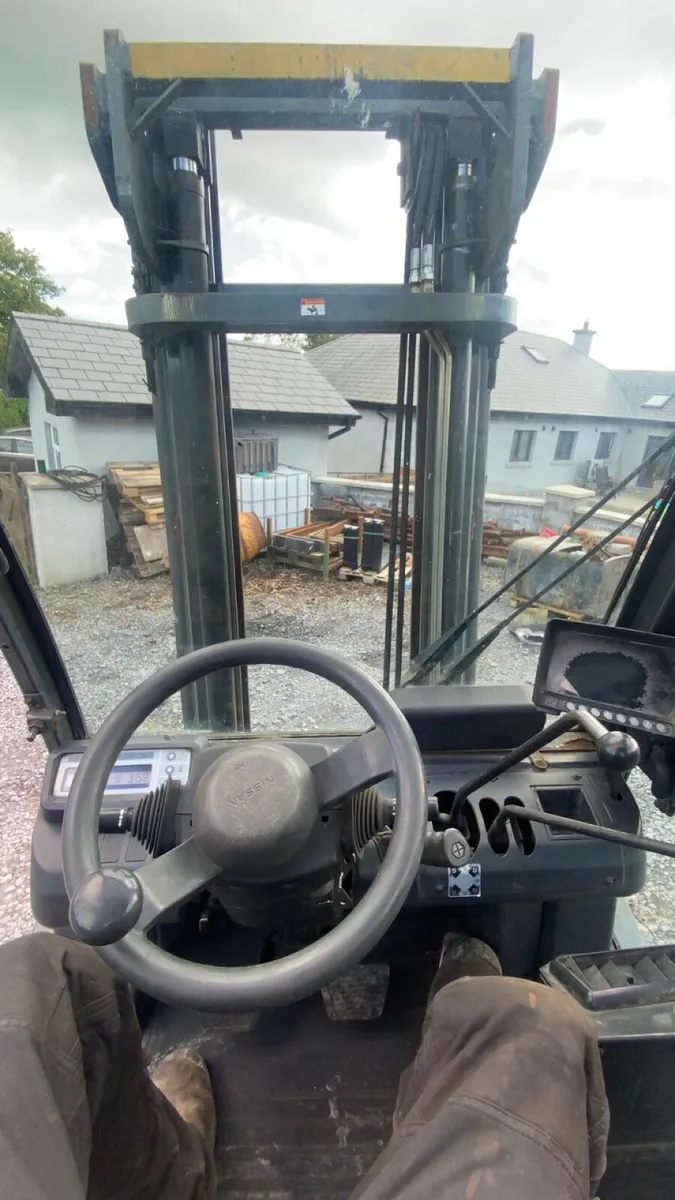 Nissan forklift - Image 2