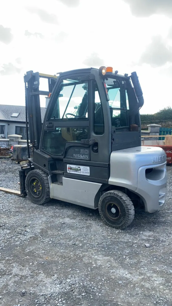 Nissan forklift - Image 3