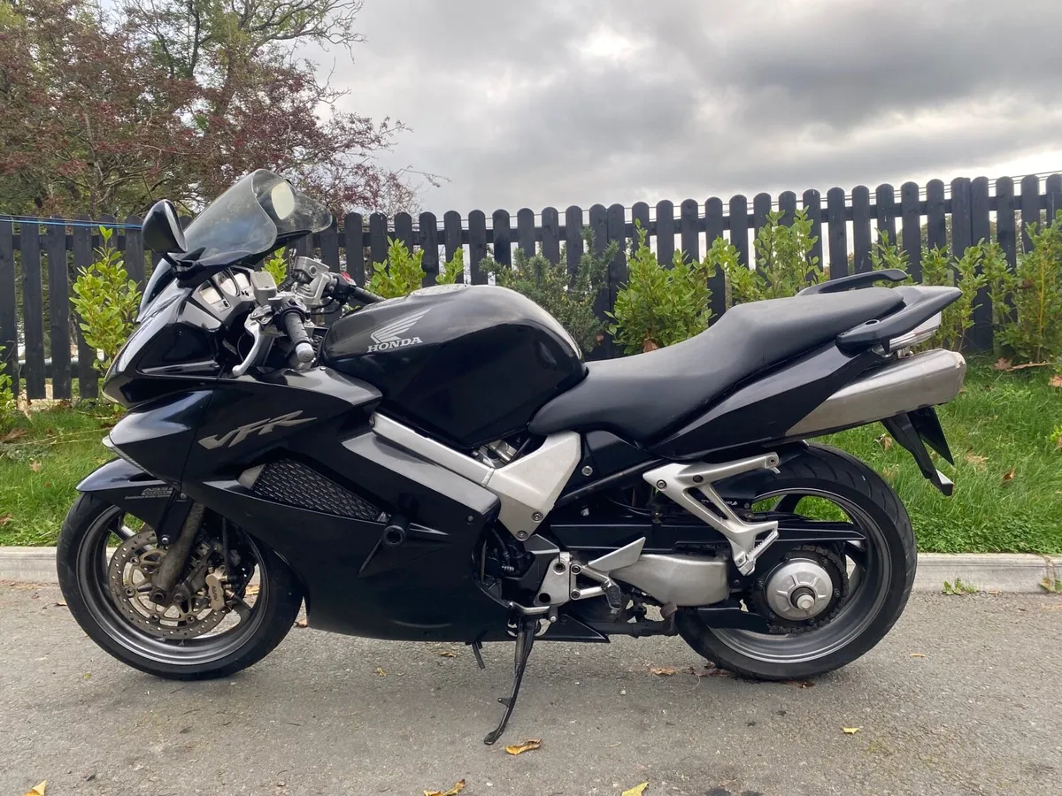 09 vfr800 vtec - Image 1