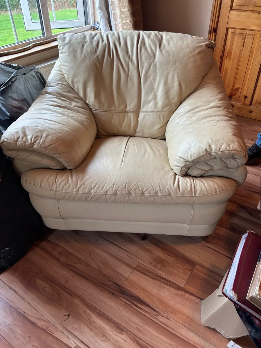 Free arm chair - Image 3