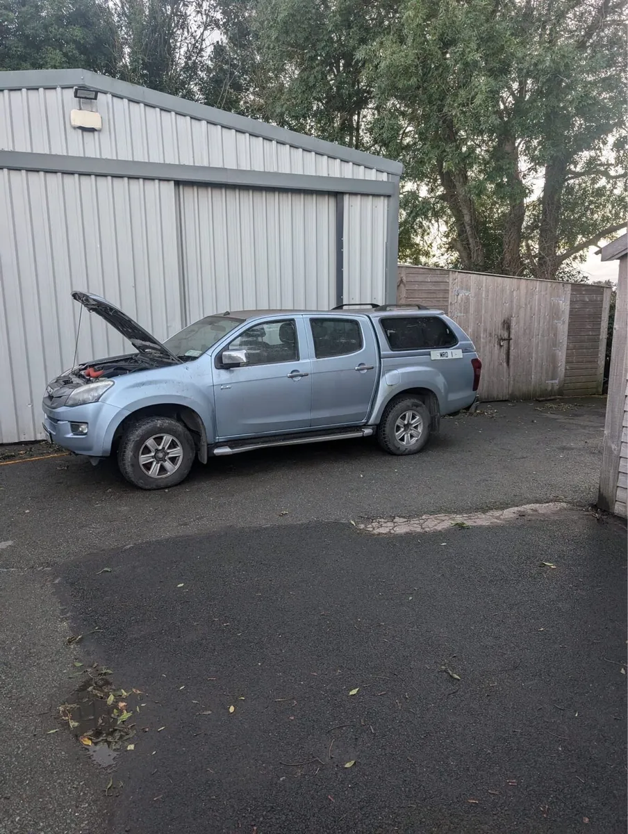 Isuzu D max 2017 crew cab - Image 2